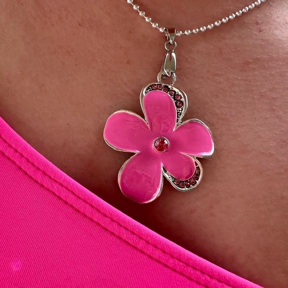 Pink Flower Pendant Necklace - Picture 1 of 1